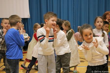 Otroci Osnovne šole Marije Vere Mi smo svet, mi smo otroci (34)